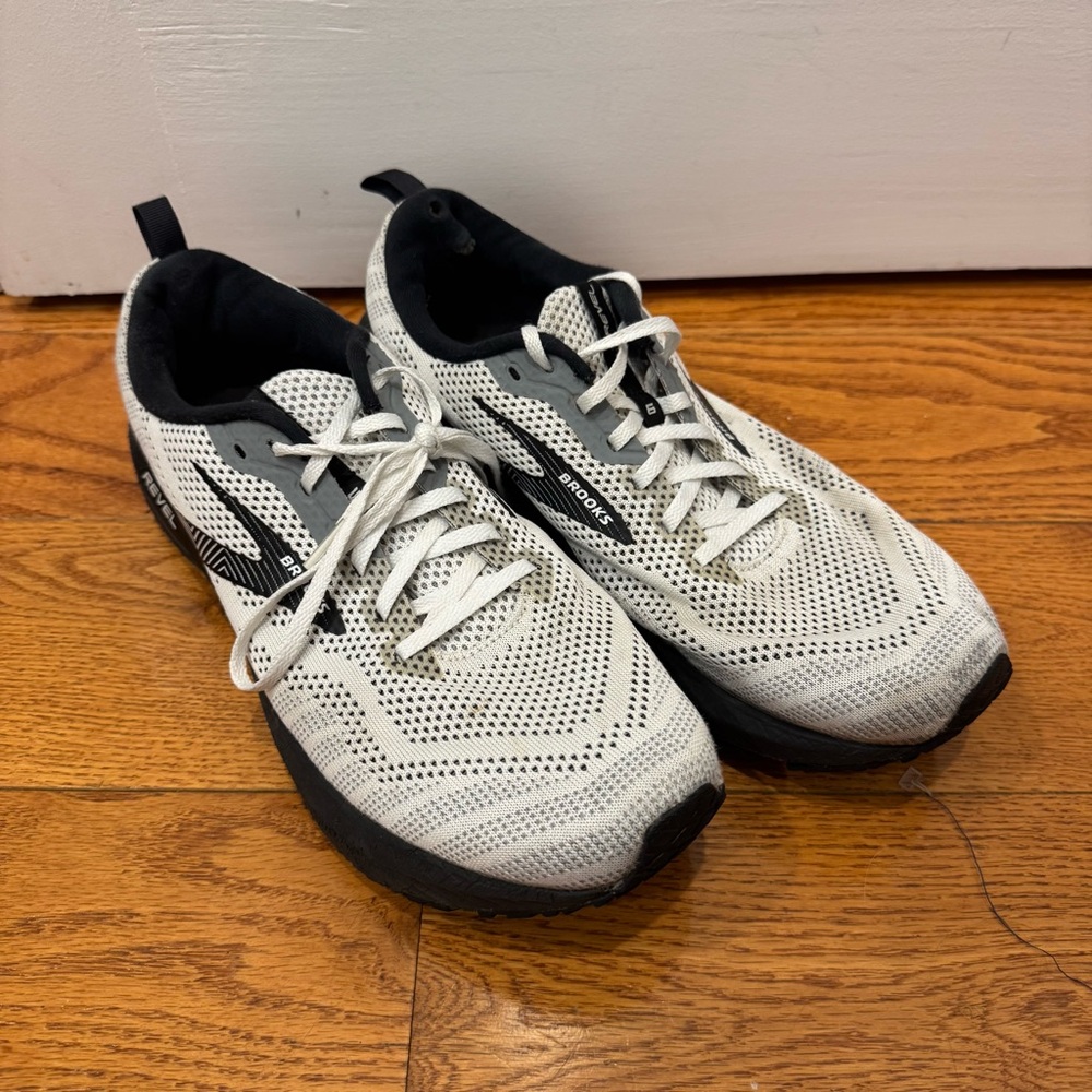 Brooks Revel 6 Running Shoes White Black Men's 11.5 Athletic Sneakers